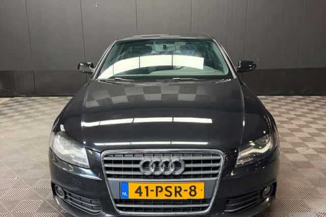Audi A4 (2011) thumbnail 2