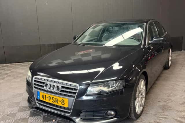 Audi A4 (2011) thumbnail 3