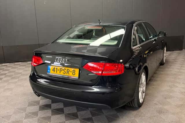 Audi A4 (2011) thumbnail 4