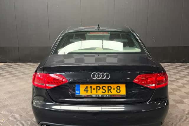 Audi A4 (2011) thumbnail 5