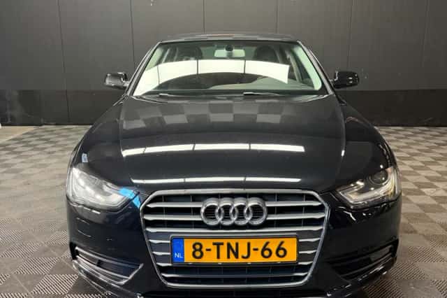 Audi A4 (2014) thumbnail 2