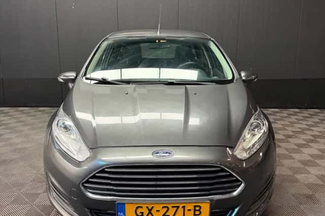 Ford Fiesta (2015) thumbnail 2
