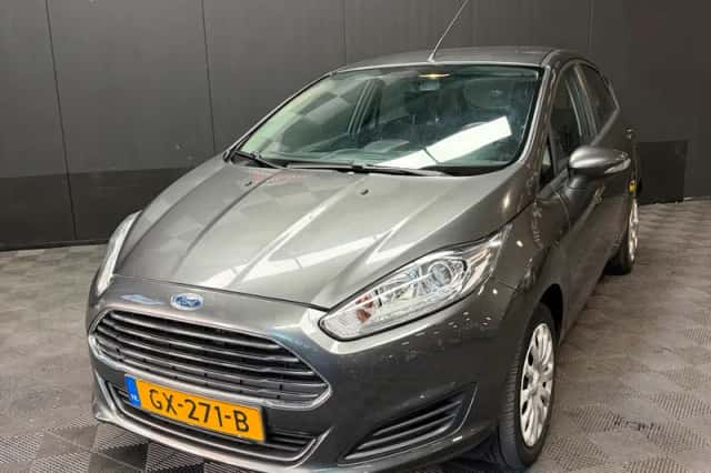Ford Fiesta (2015) thumbnail 3