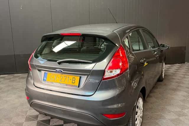Ford Fiesta (2015) thumbnail 4