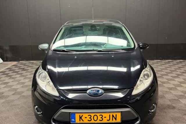 Ford Fiesta (2010) thumbnail 2