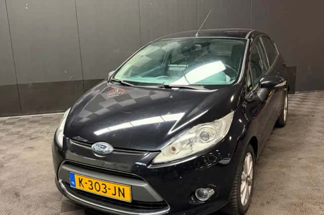 Ford Fiesta (2010) thumbnail 3
