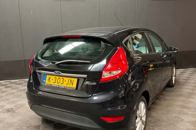 Ford Fiesta (2010) thumbnail 4