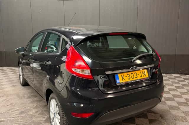 Ford Fiesta (2010) thumbnail 6