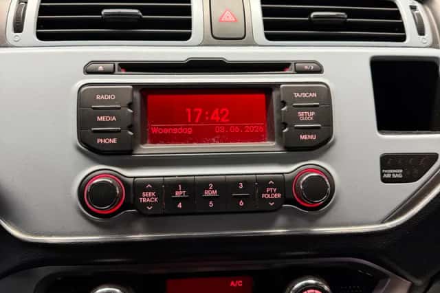 Kia Rio (2013) thumbnail 13