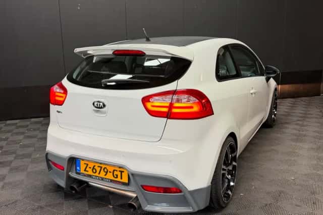 Kia Rio (2013) thumbnail 4