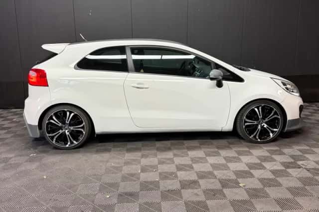 Kia Rio (2013) thumbnail 7