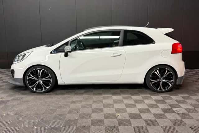 Kia Rio (2013) thumbnail 8