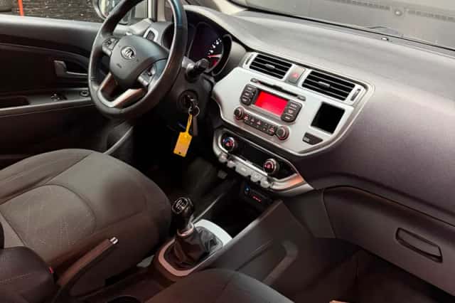 Kia Rio (2013) thumbnail 10