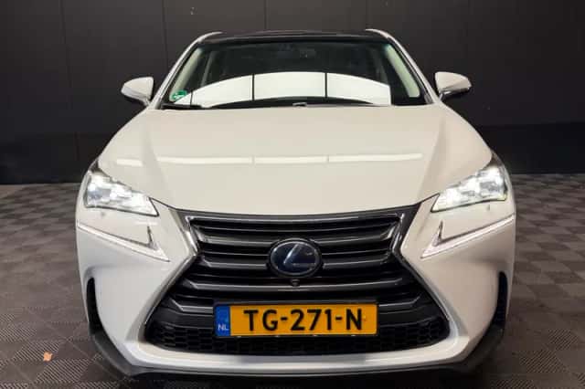 Lexus NX (2015) thumbnail 2