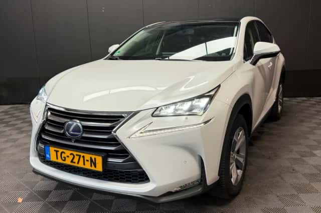 Lexus NX (2015) thumbnail 3