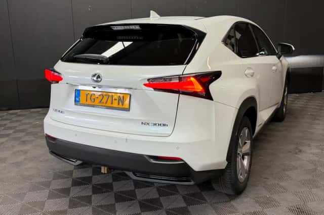 Lexus NX (2015) thumbnail 4