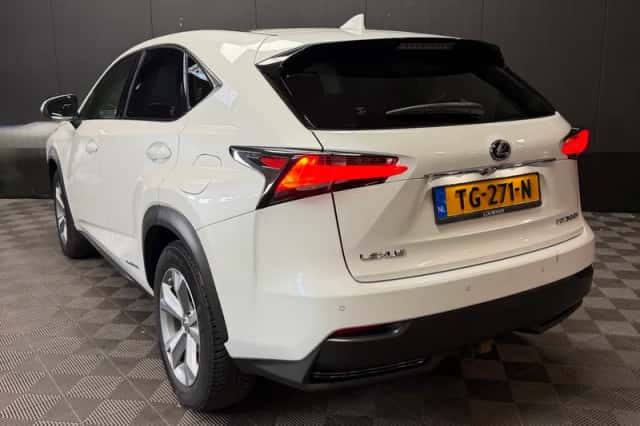 Lexus NX (2015) thumbnail 6
