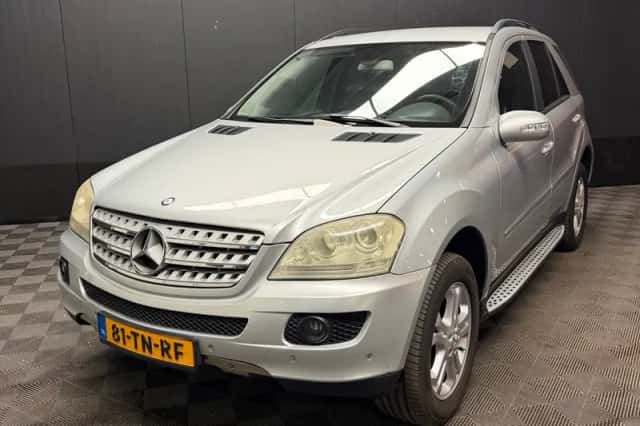Mercedes-Benz ML-Klasse (2005) thumbnail 3