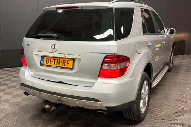 Mercedes-Benz ML-Klasse (2005) thumbnail 4