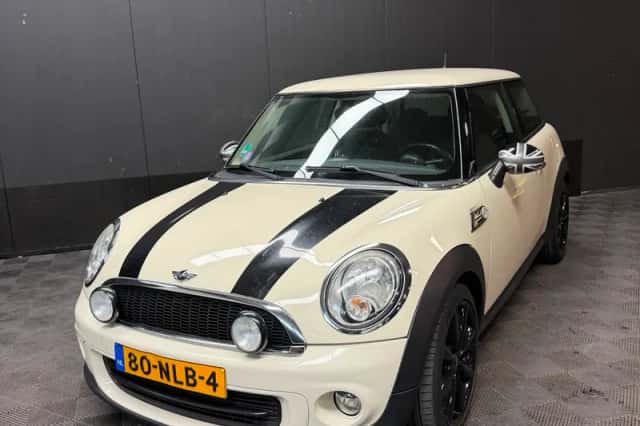 MINI Mini (2010) thumbnail 3
