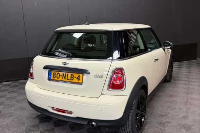 MINI Mini (2010) thumbnail 4