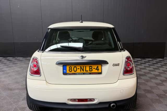 MINI Mini (2010) thumbnail 5