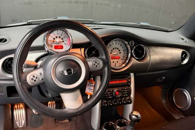 MINI Cabrio (2007) thumbnail 10