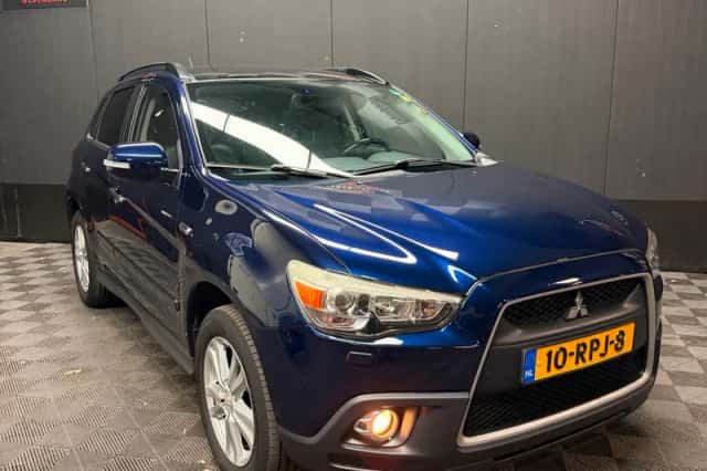 Mitsubishi ASX (2011) thumbnail 1