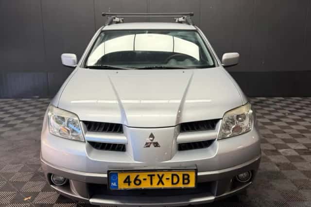 Mitsubishi Outlander (2007) thumbnail 2
