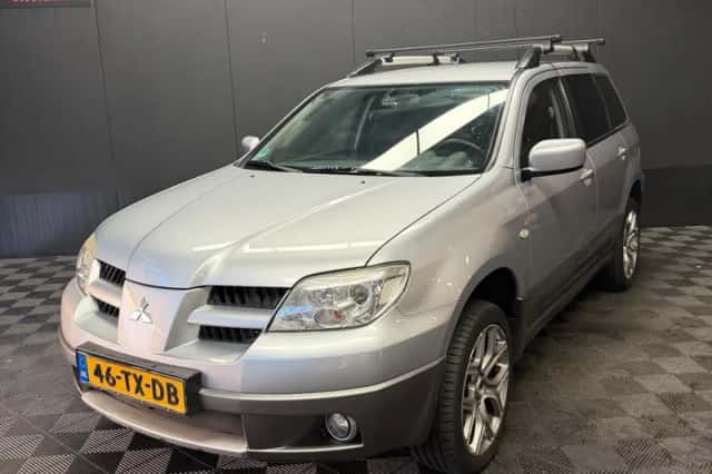 Mitsubishi Outlander (2007) thumbnail 3