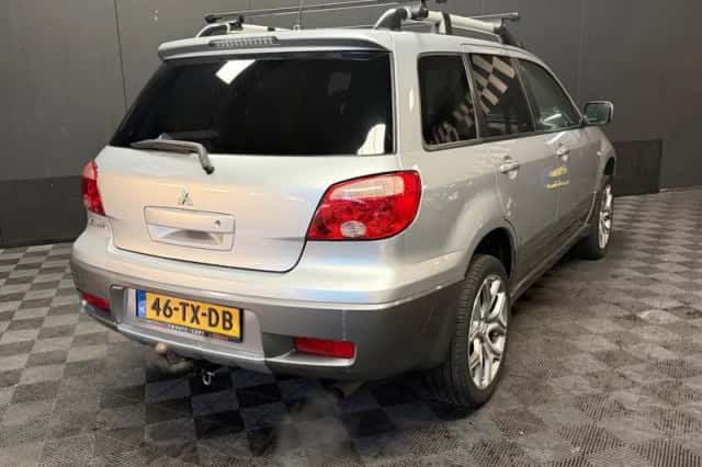 Mitsubishi Outlander (2007) thumbnail 4