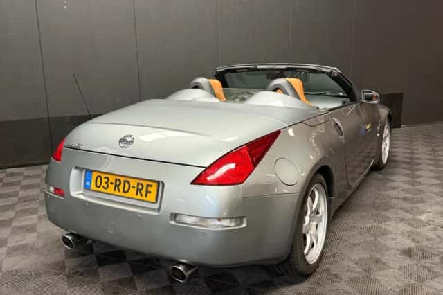 Nissan 350Z Roadster (2005) thumbnail 2