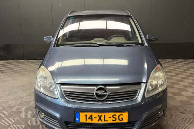 Opel Zafira (2007) thumbnail 2