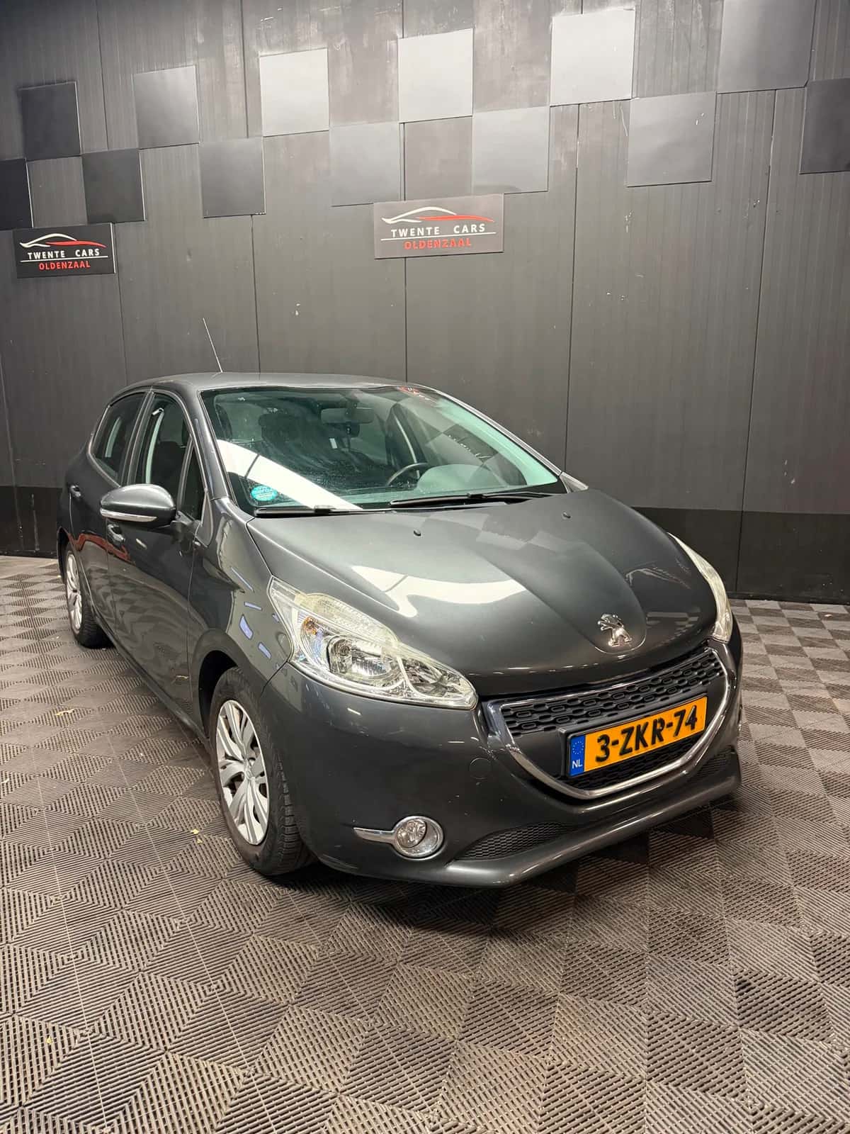 Peugeot 208 (2013) — foto 1