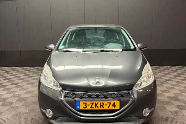 Peugeot 208 (2013) thumbnail 2