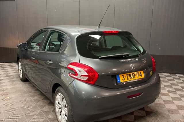 Peugeot 208 (2013) thumbnail 6