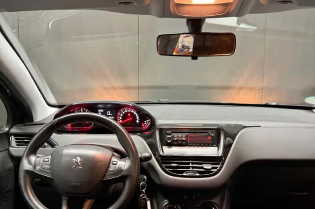 Peugeot 208 (2013) thumbnail 9