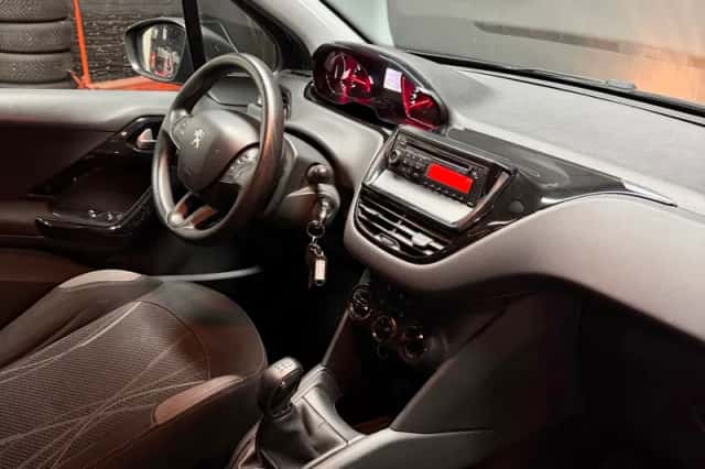 Peugeot 208 (2013) thumbnail 10