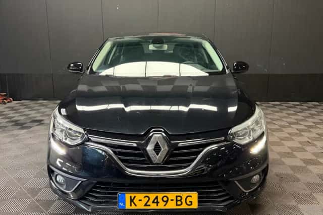 Renault Mégane (2018) thumbnail 2