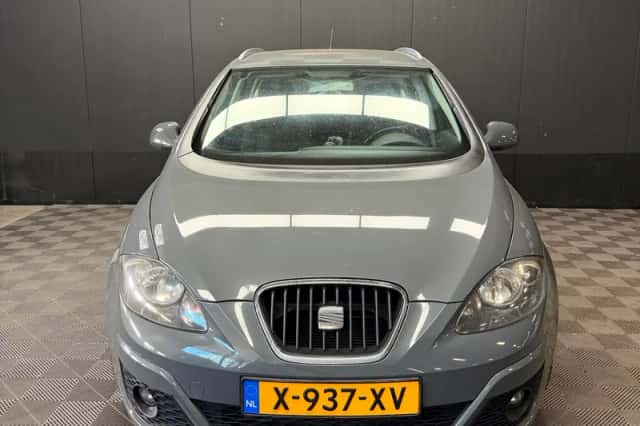 SEAT Altea XL (2010) thumbnail 2