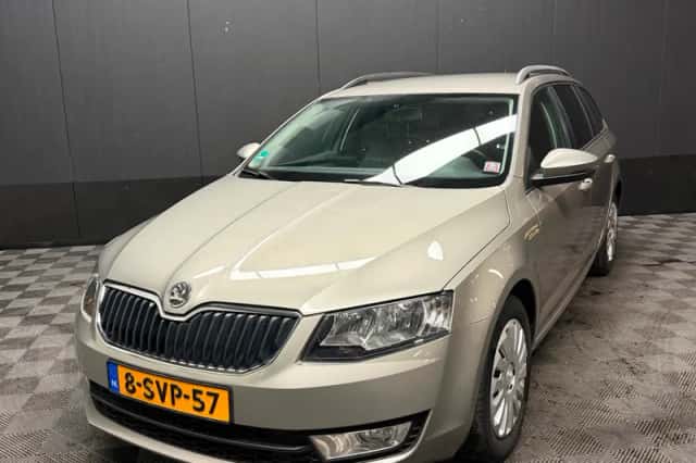 Škoda Octavia (2013) thumbnail 3