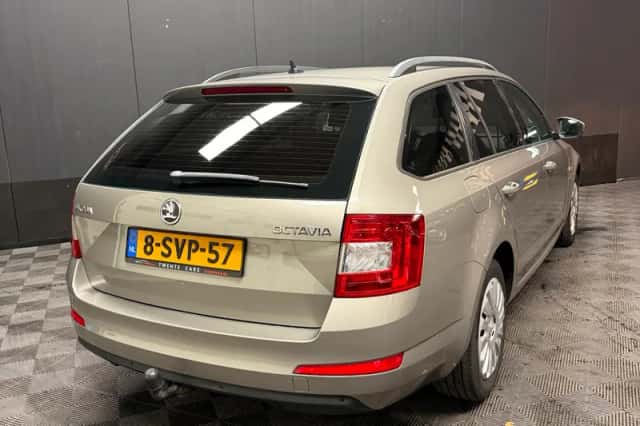 Škoda Octavia (2013) thumbnail 4