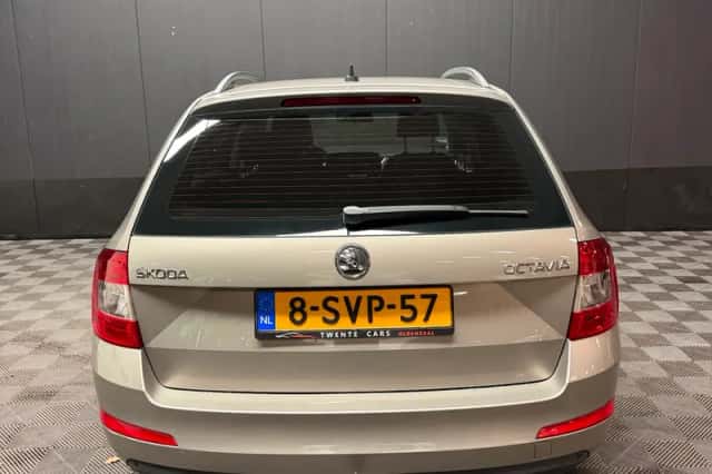 Škoda Octavia (2013) thumbnail 5