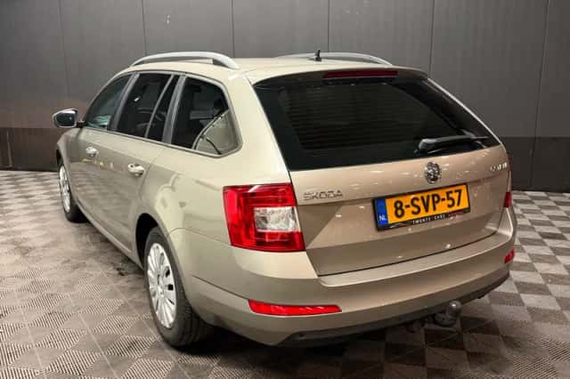 Škoda Octavia (2013) thumbnail 6