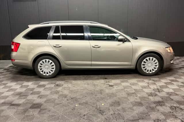 Škoda Octavia (2013) thumbnail 7
