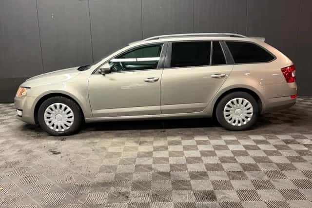 Škoda Octavia (2013) thumbnail 8