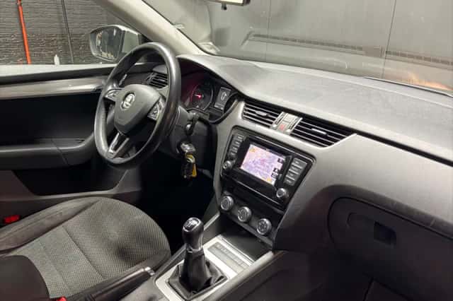 Škoda Octavia (2013) thumbnail 10