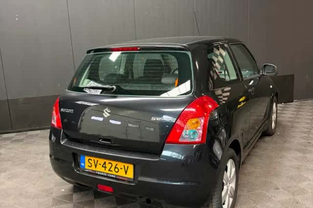 Suzuki Swift (2008) thumbnail 4