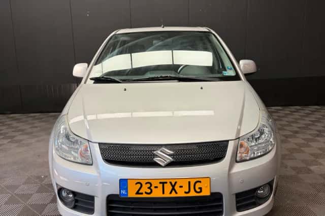 Suzuki SX4 (2007) thumbnail 2