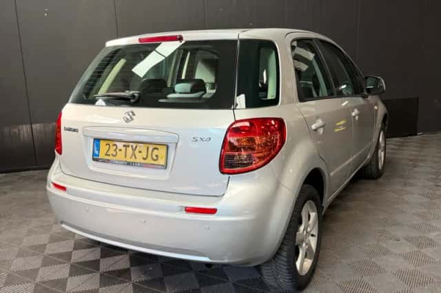 Suzuki SX4 (2007) thumbnail 4